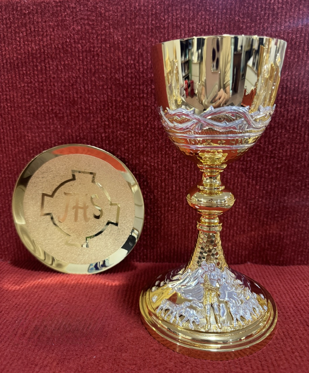 80. Chén lễ chúa chiên lành ốp mão gai9*21.5cm xv