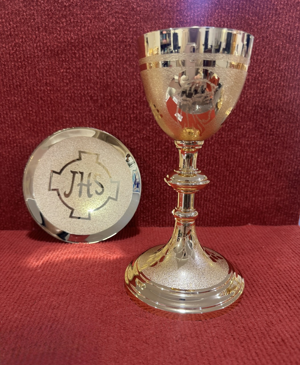 68. Chén lễ bi lớn hoa cát 8*20.5 cm xv