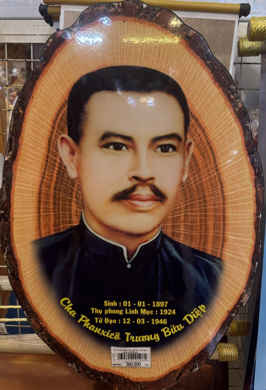 67. Tranh dán trên gỗ ép oval Cha Diệp (40*60)cm 