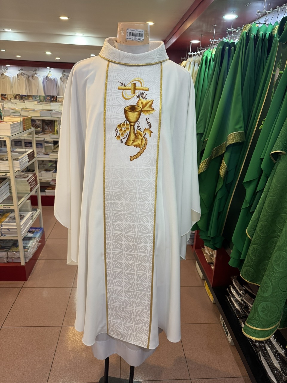 6. Áo lễ thêu máy DI đắp galon - SL - TR