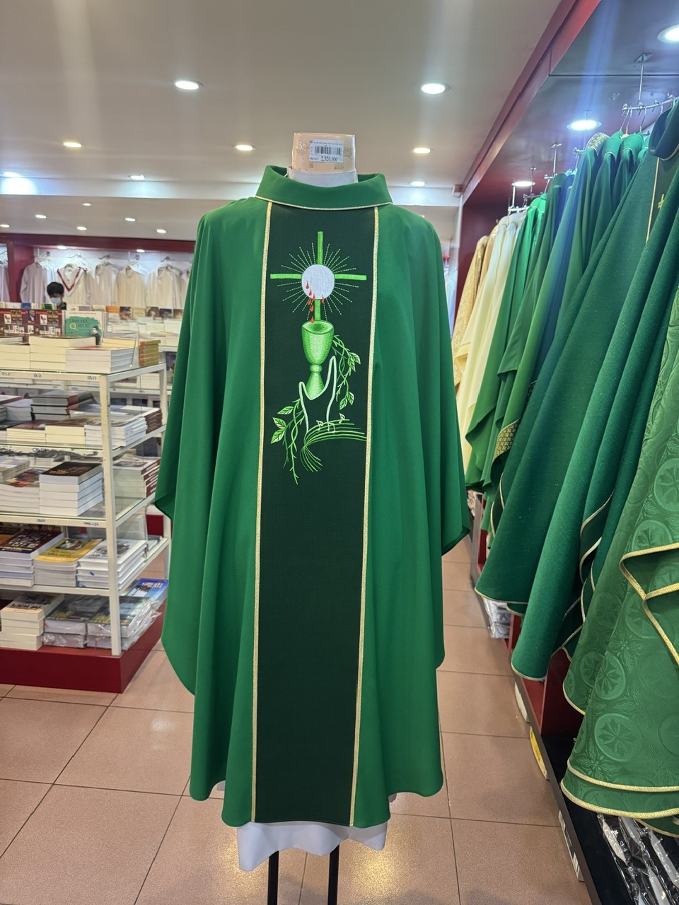 59. Áo lễ thêu máy vải Lụa đắp galon (CH) - SL - Đ (T&S: ngắn)