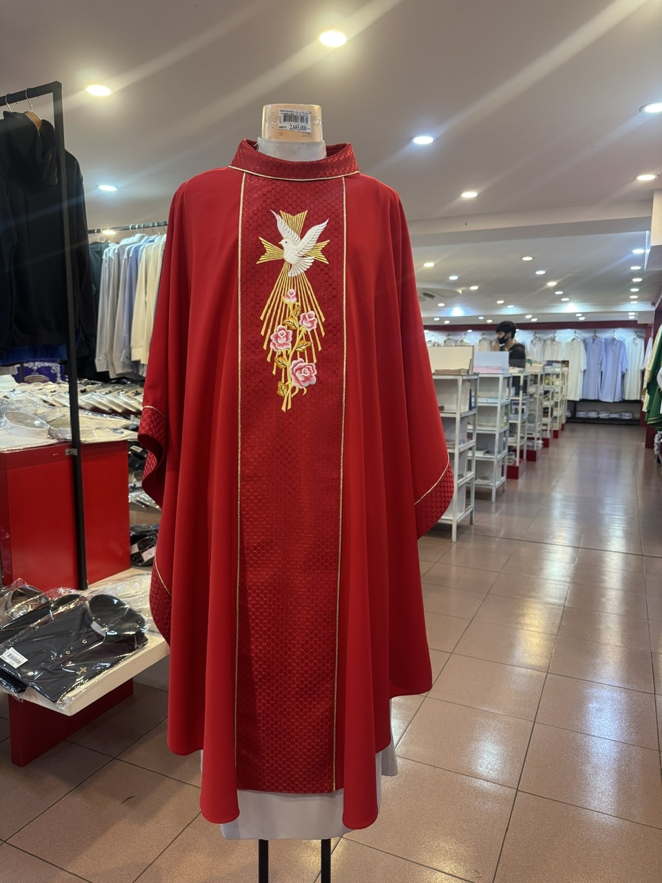 0088-24 Áo lễ thêu máy DI đắp galon tay vuông 1 tầng -  Đ - XL - NGẮN