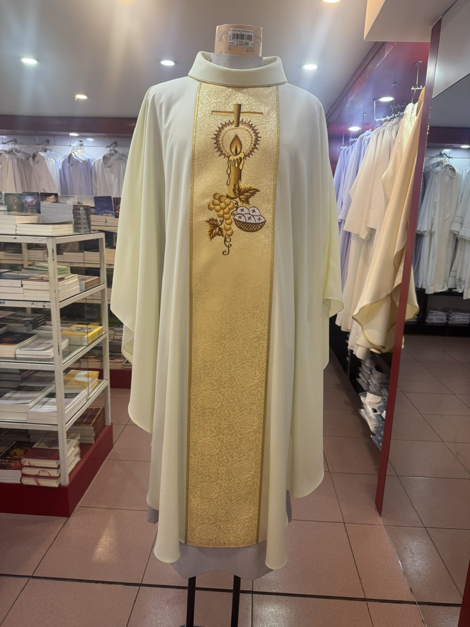 14. Áo lễ thêu máy DI đắp galon - SL - K